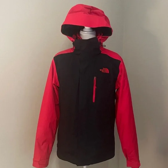 The North Face Men's Bold Red and Black Performance Jacket - Picture 7 of 16